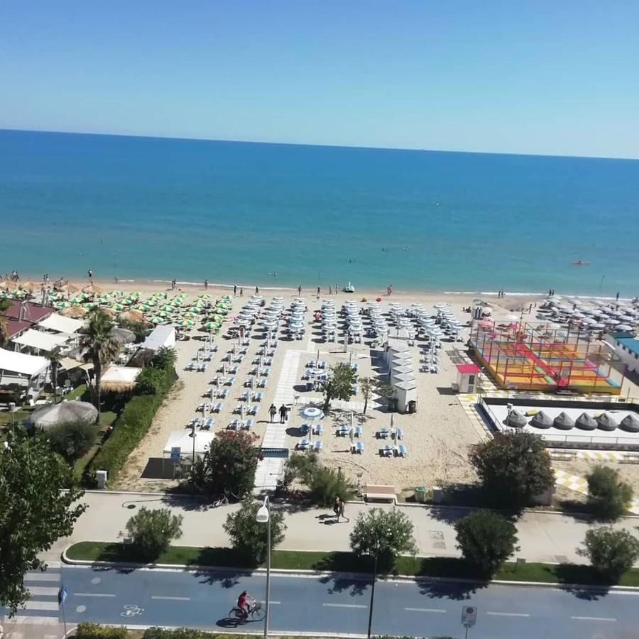 Hotel Boston Alba Adriatica Εξωτερικό φωτογραφία
