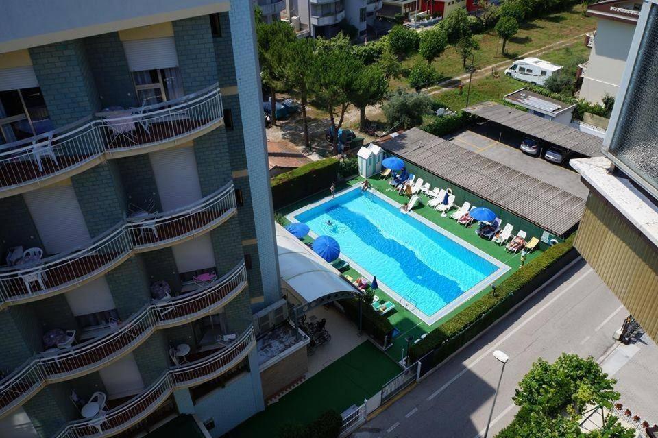 Hotel Boston Alba Adriatica Εξωτερικό φωτογραφία