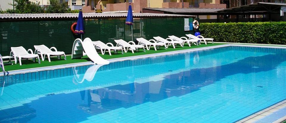 Hotel Boston Alba Adriatica Εξωτερικό φωτογραφία