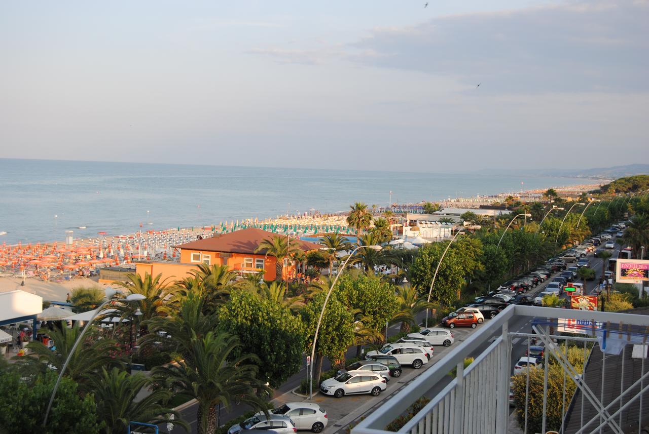 Hotel Boston Alba Adriatica Εξωτερικό φωτογραφία