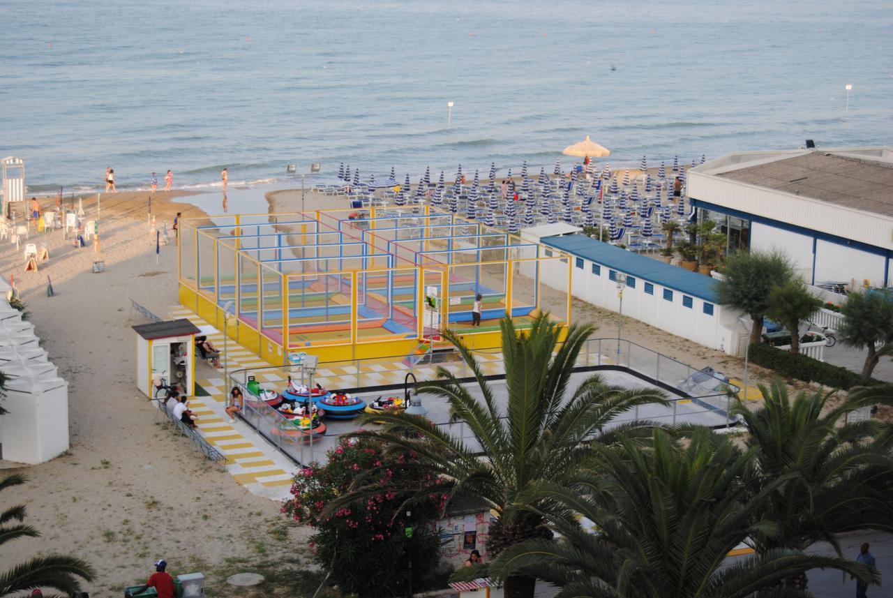 Hotel Boston Alba Adriatica Εξωτερικό φωτογραφία