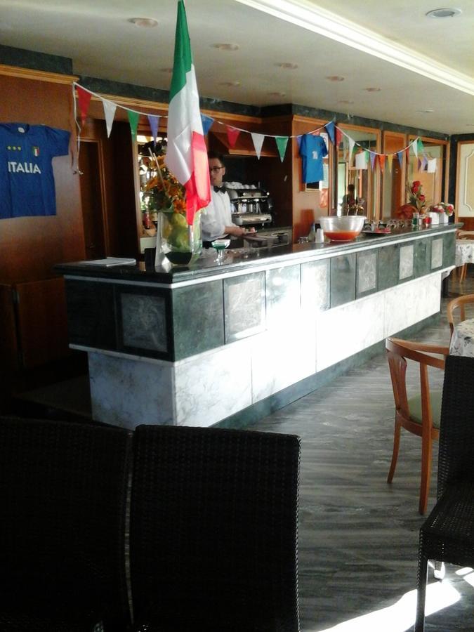 Hotel Boston Alba Adriatica Εξωτερικό φωτογραφία