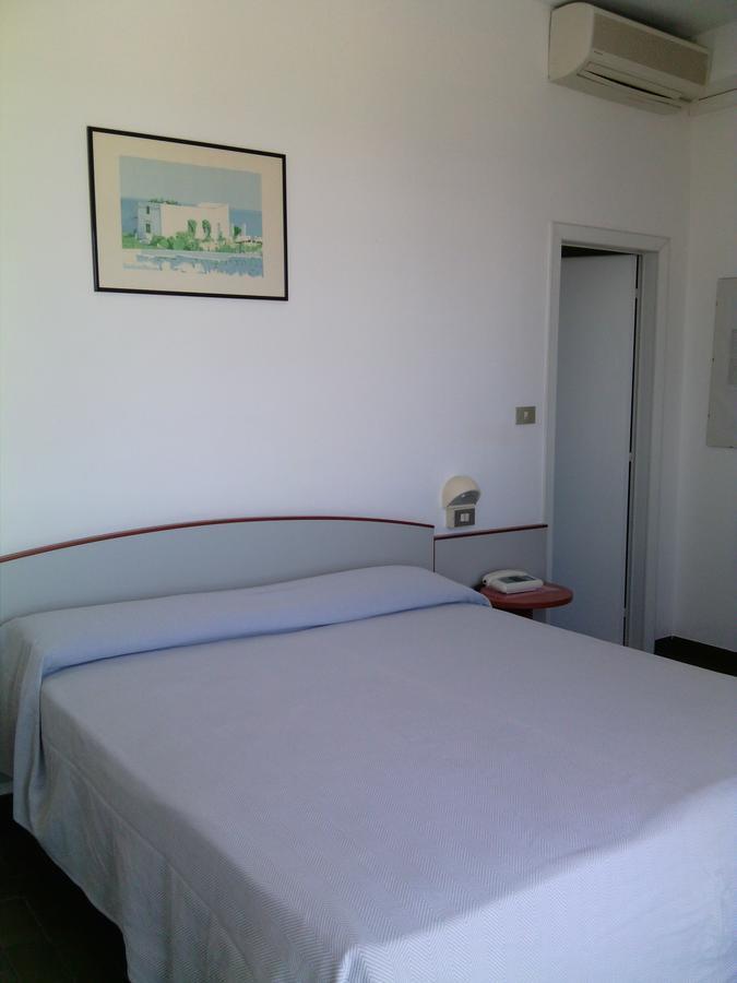 Hotel Boston Alba Adriatica Εξωτερικό φωτογραφία