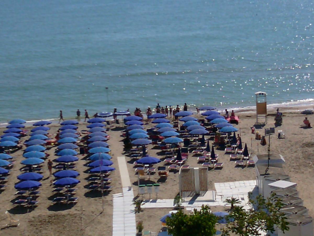 Hotel Boston Alba Adriatica Εξωτερικό φωτογραφία