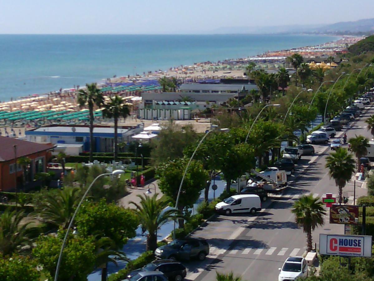 Hotel Boston Alba Adriatica Εξωτερικό φωτογραφία