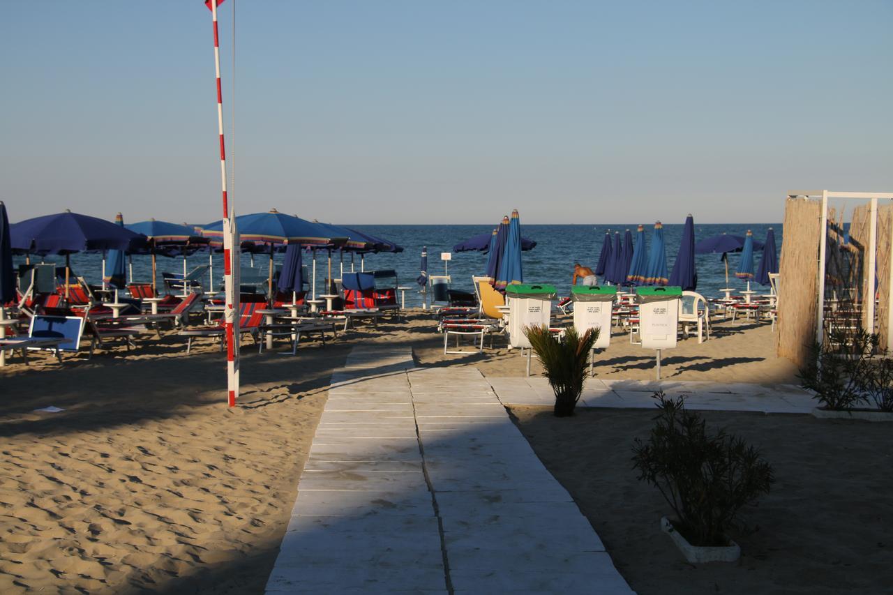 Hotel Boston Alba Adriatica Εξωτερικό φωτογραφία