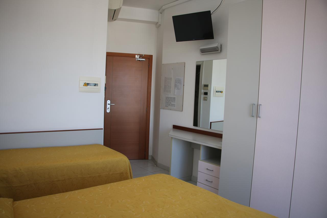 Hotel Boston Alba Adriatica Εξωτερικό φωτογραφία