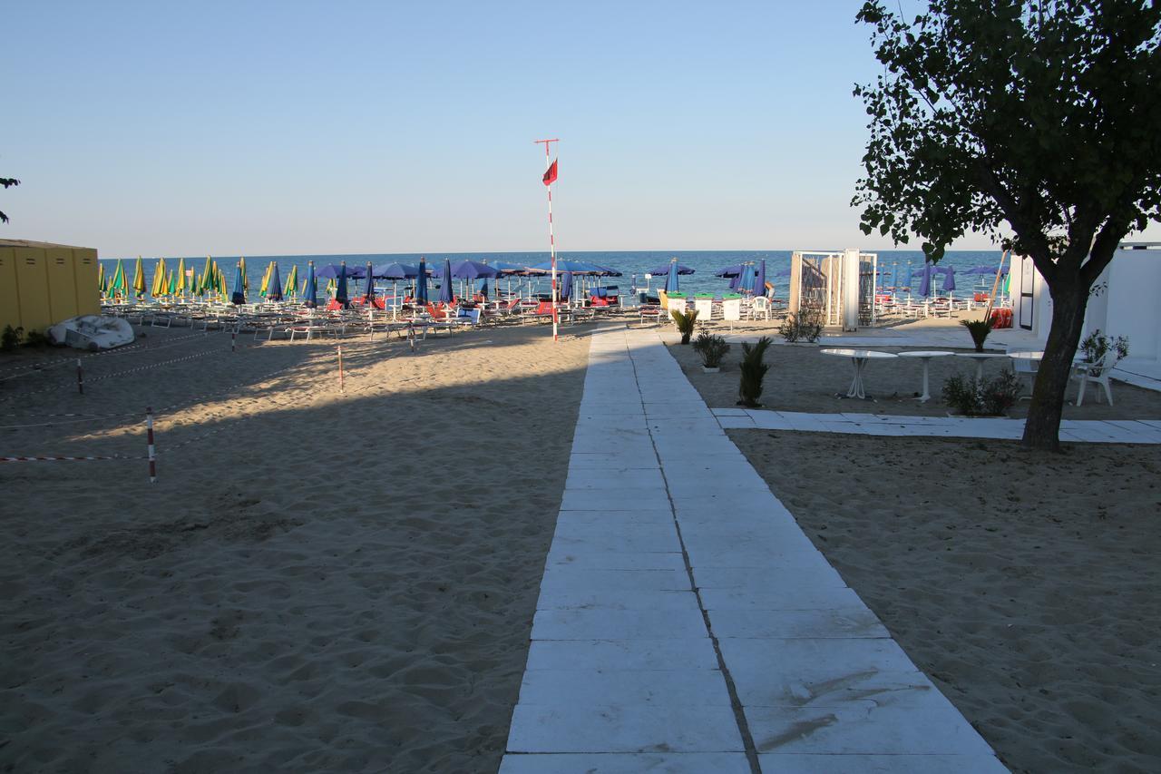 Hotel Boston Alba Adriatica Εξωτερικό φωτογραφία