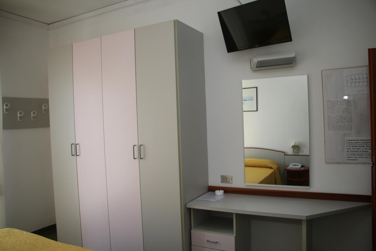 Hotel Boston Alba Adriatica Εξωτερικό φωτογραφία