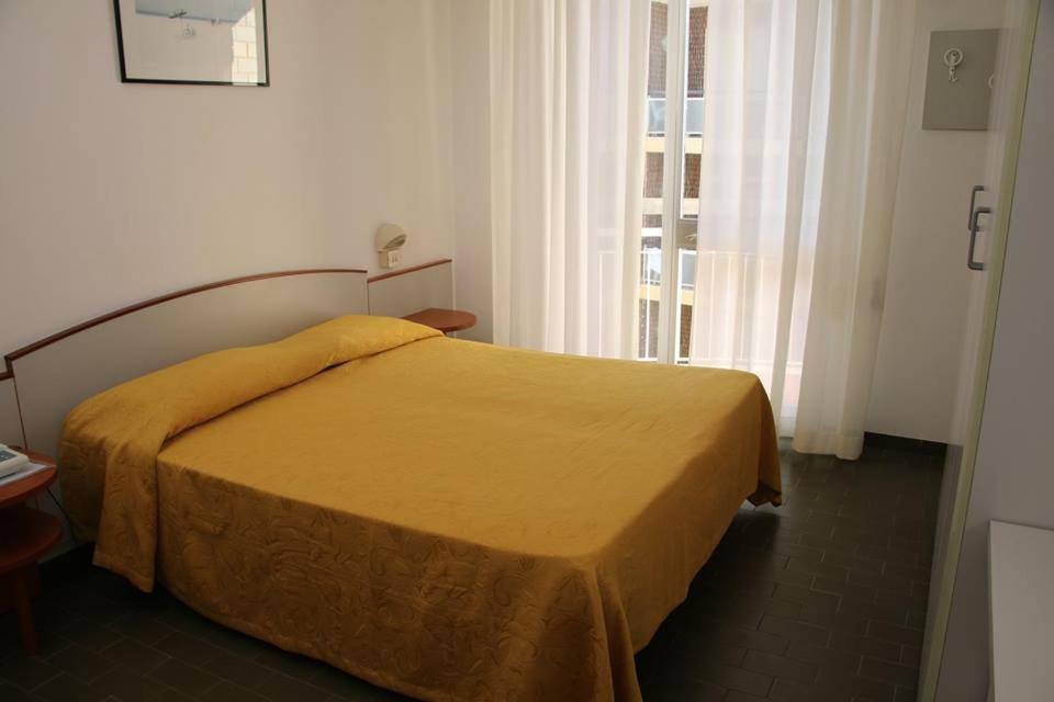 Hotel Boston Alba Adriatica Εξωτερικό φωτογραφία